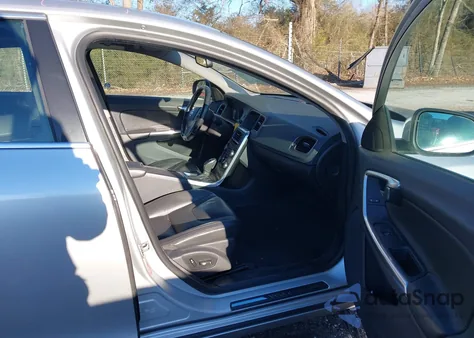 2014 Volvo S60 T5 from USA, damaged, VIN YV1612FS5E2271735